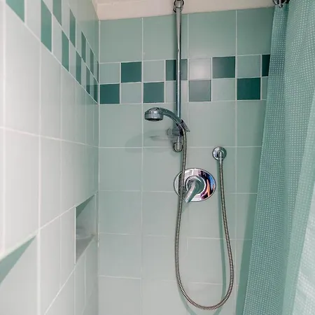 34 - The House Of Travelers 3*