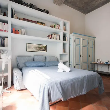 34 - The House Of Travelers Pensión Como