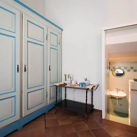 Pensión 34 - The House Of Travelers