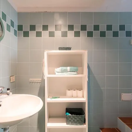 34 - The House Of Travelers Pensión