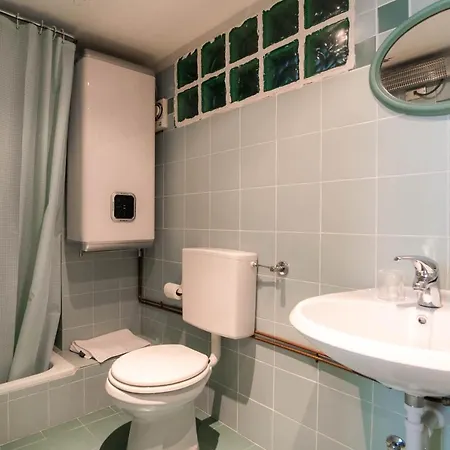 34 - The House Of Travelers 3* Como