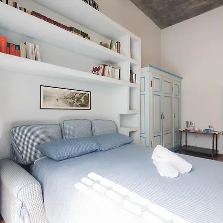 34 - The House Of Travelers Pensión